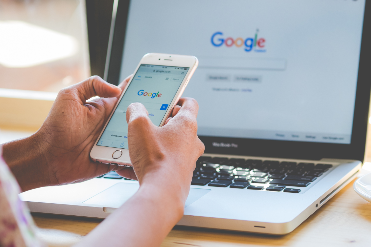 パスワード忘れた…そのとき、友人が救世主に？Google新機能「復元用の連絡先」とは | ライフハッカー・ジャパン