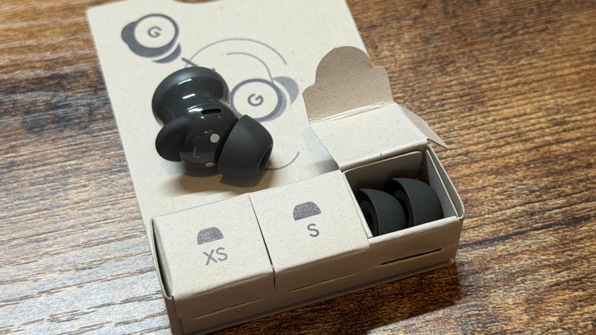 グーグルの最新ワイヤレスイヤホン「Pixel Buds 2a」レビュー：外観や