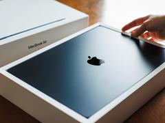 M5 MacBook Airはいつ買えるのか。待たずにM4を買うべき? | ライフハッカー・ジャパン