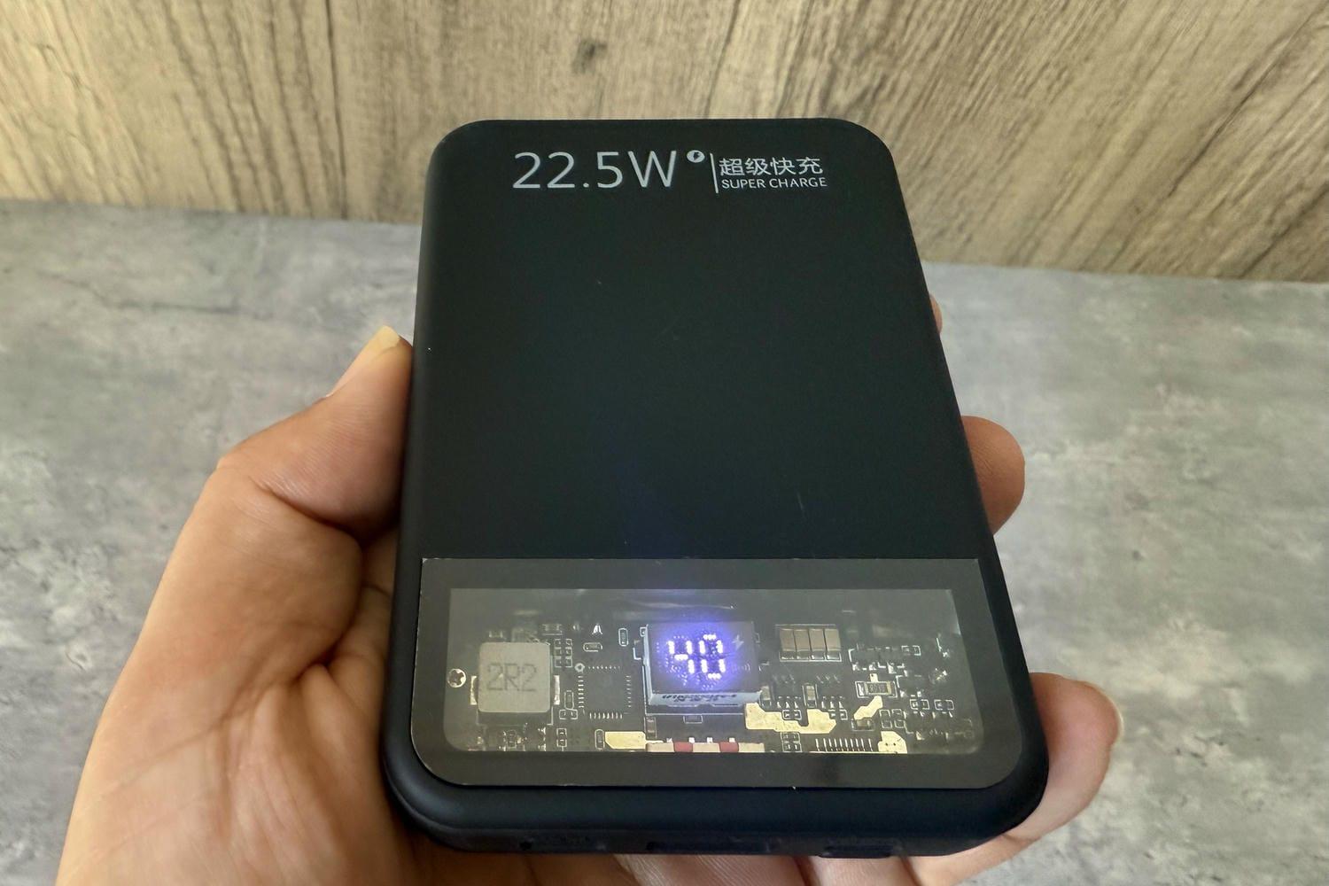 モバイルバッテリー持ったのにケーブル忘れる問題。コイツが全部解決し