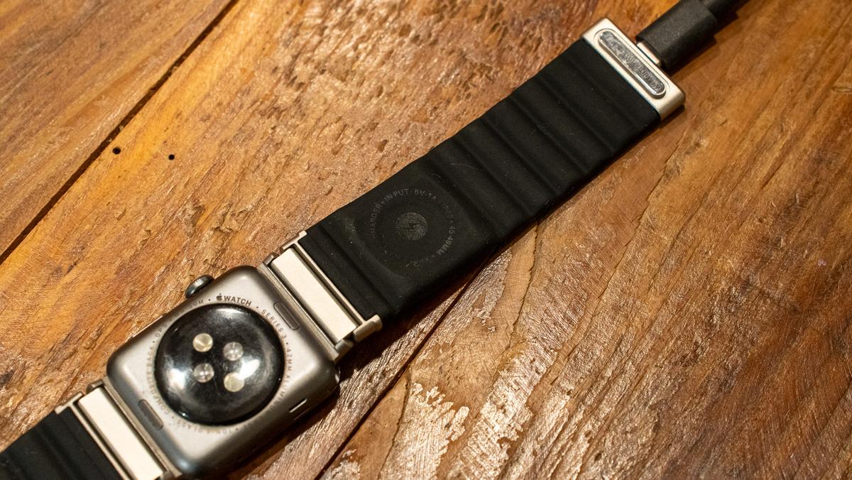 え、Type-Cケーブルで充電できるの？」Apple Watch生活を変えた“次世代バンド”がすごかった | ROOMIE（ルーミー） Apple Watchをバンドで直接充電　NEXXT PERCENT Pro