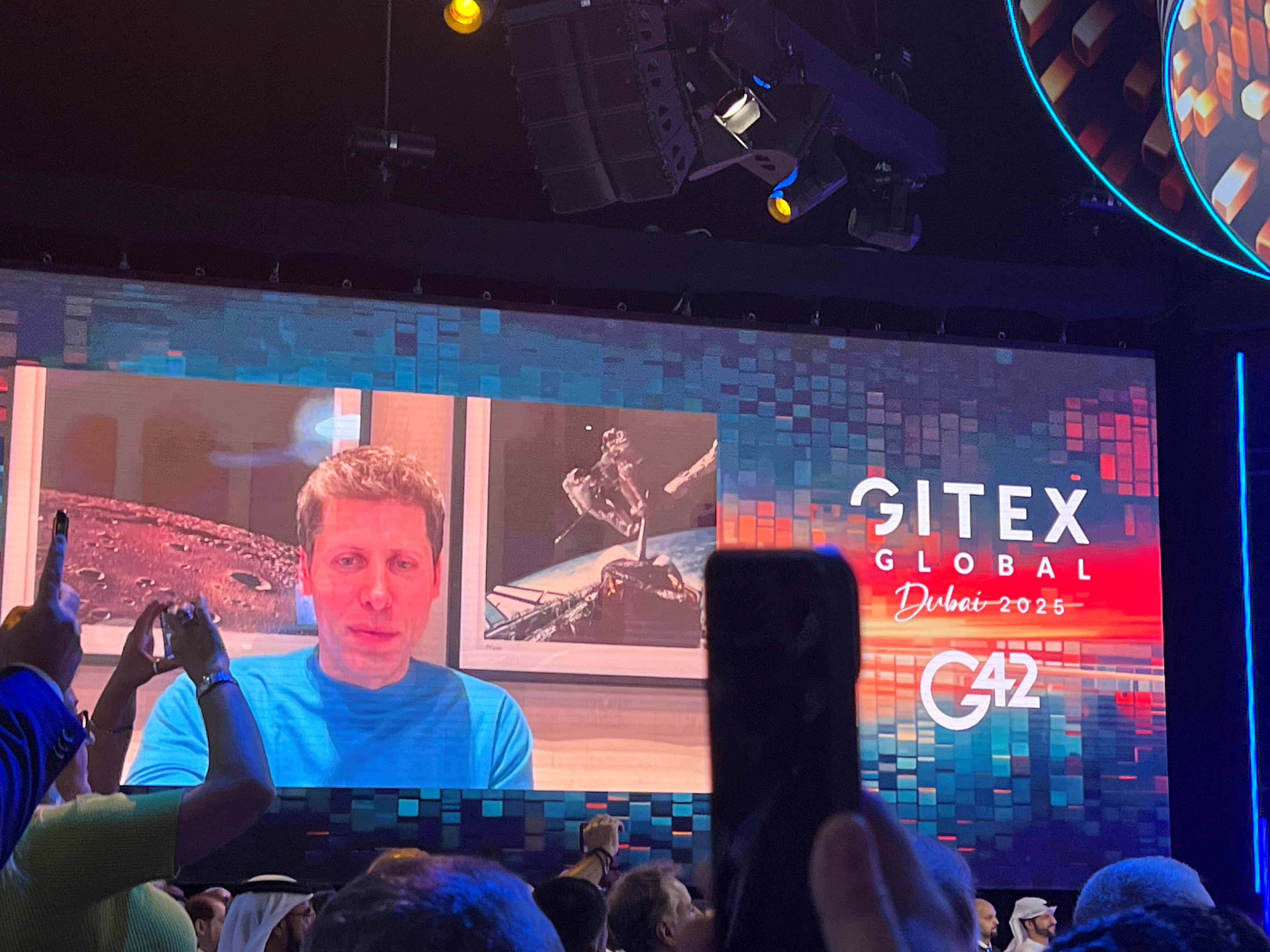 サム・アルトマンが中東の世界最大級テックイベントで語った「AIの行方