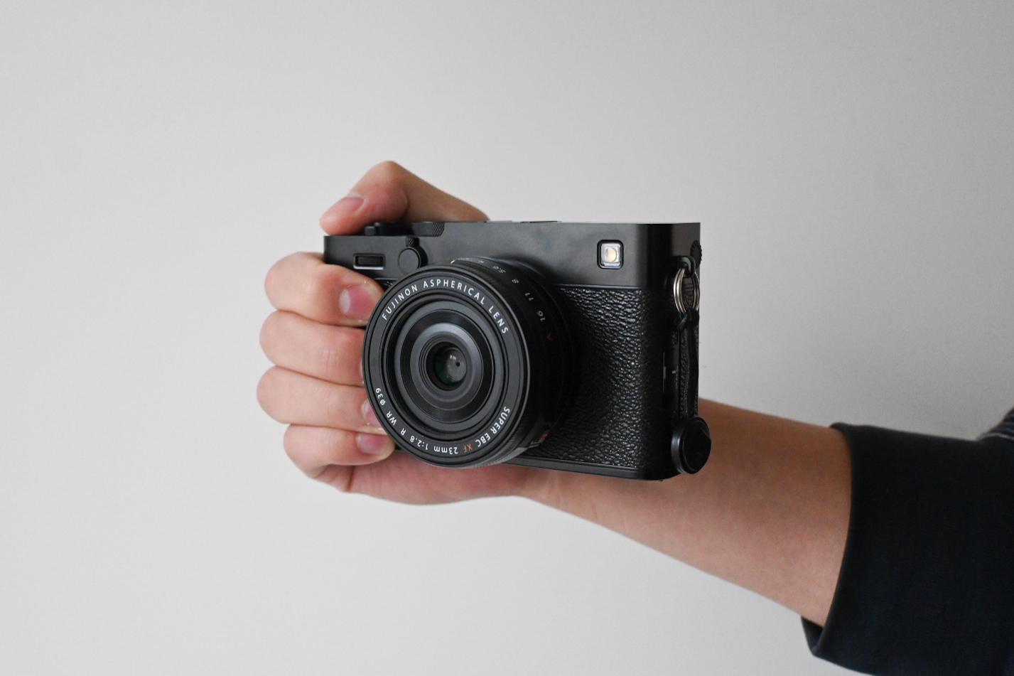 FUJIFILM新作「X-E5」は小さいのにオールマイティな相棒。日常・仕事