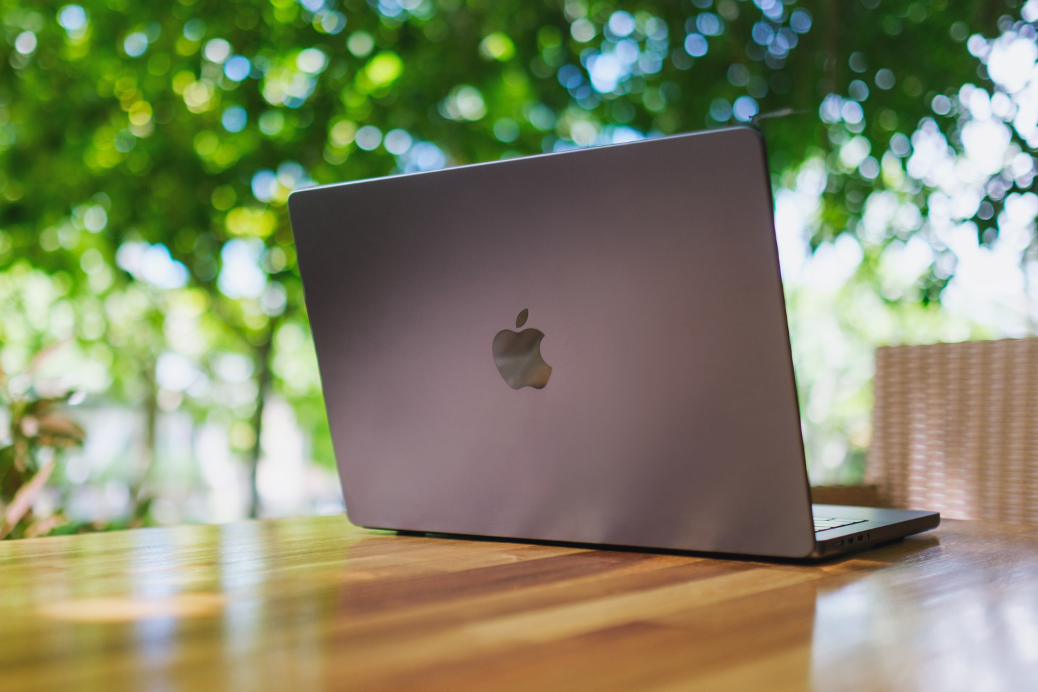 ついにMacBookもOLED（有機EL）へ？Appleのディスプレイ戦略と待つべき 