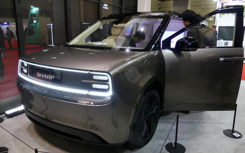 Sharp Vehicle シャープの新EVは「家の一部」になる。2027年度に国内参入のコンセプトモデルを見てきた | Business Insider Japan