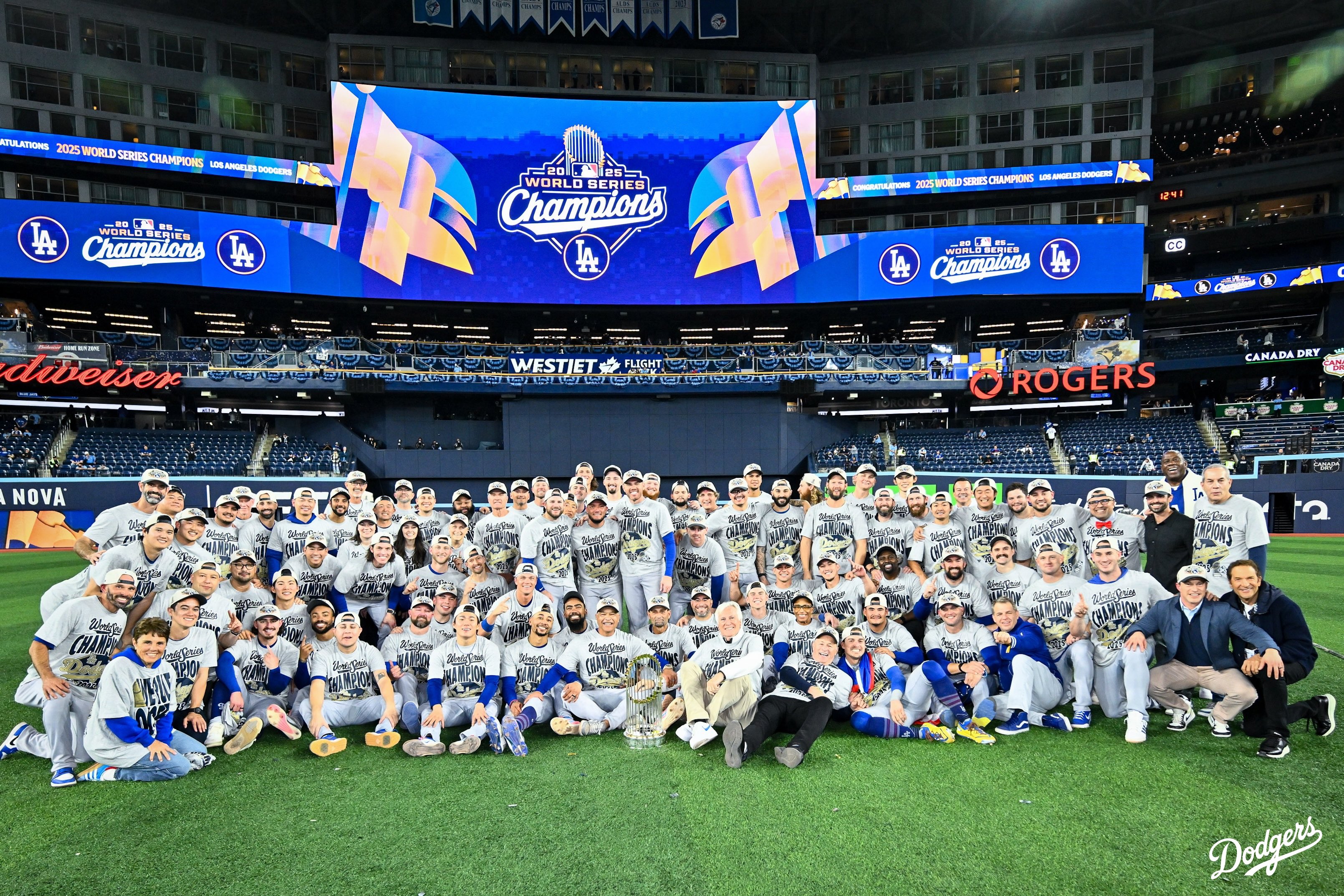 ワールドシリーズ優勝トロフィーはティファニー製。製作に半年