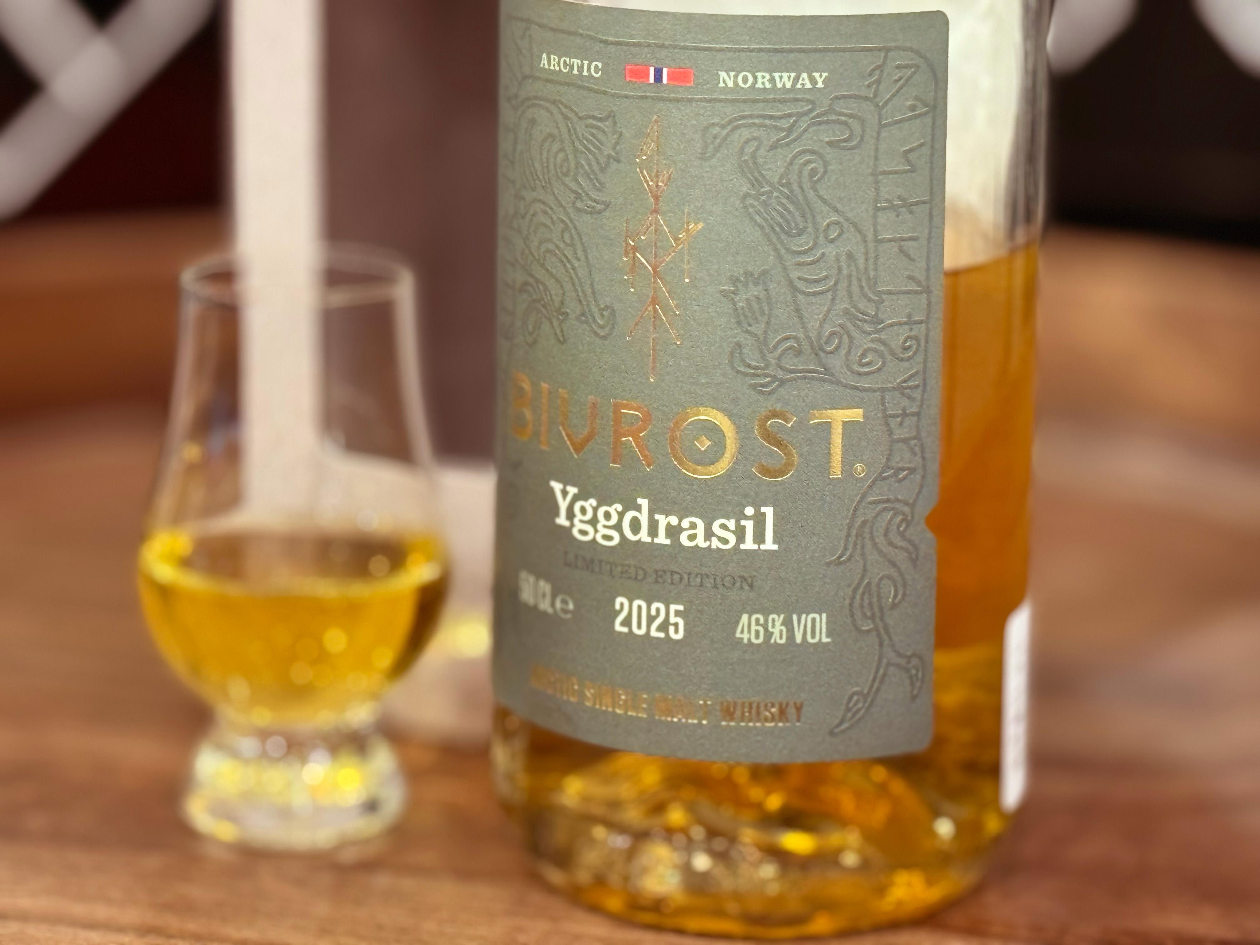 氷河の水を使ったウイスキーをいざ試飲！酒好きポッドキャスターが飲み