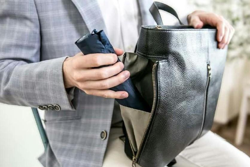リュックの中身、まだ探してる？ 「3つの顔」を持つレザーリュックが