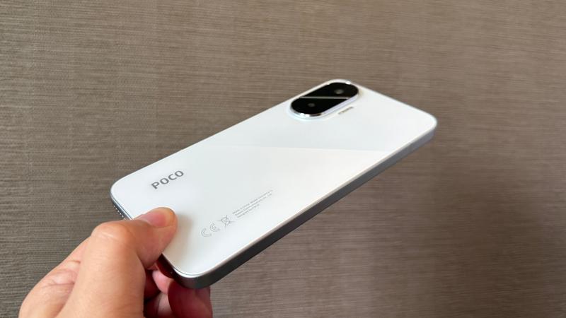 シャオミの5.5万円スマホ「POCO F7」を試す。大画面と大容量バッテリー 