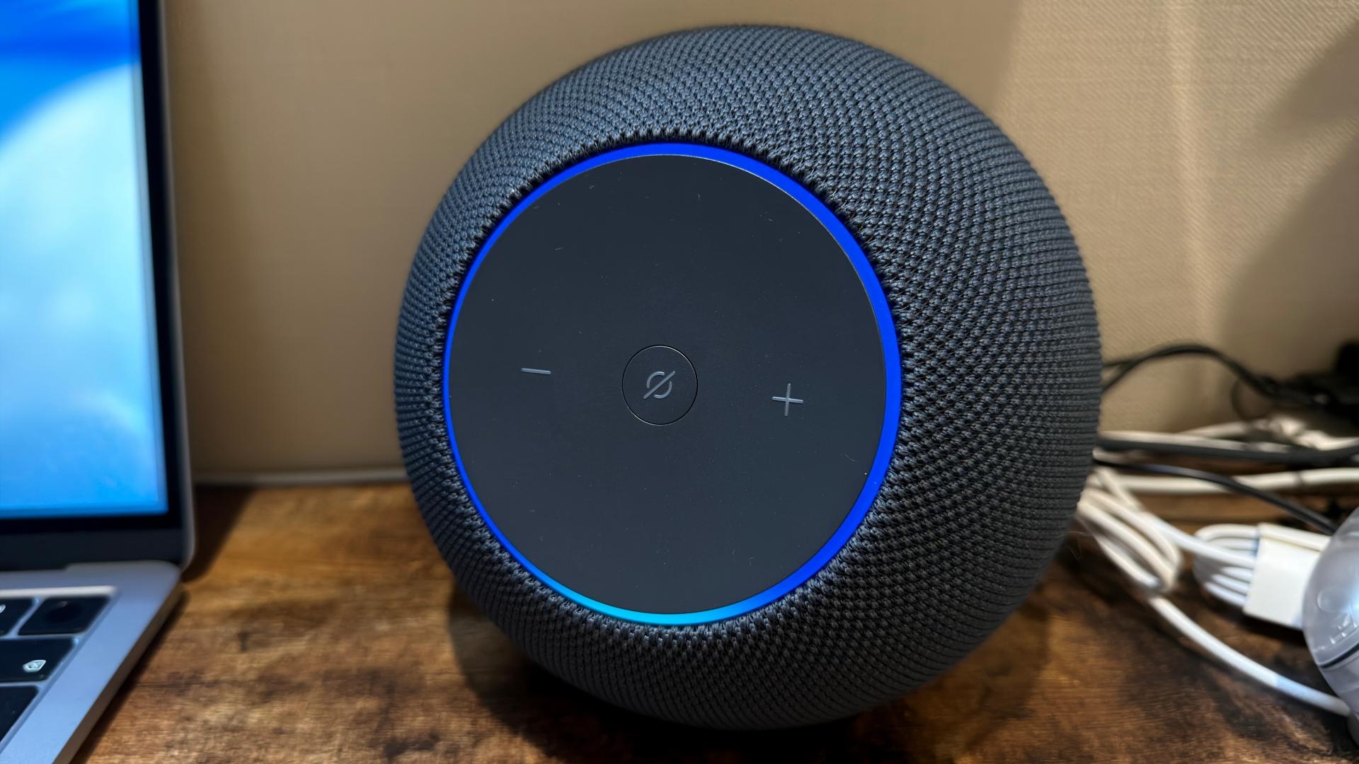 アマゾン最新スピーカー「Echo」2機種を実機レビュー：コンパクトなDot