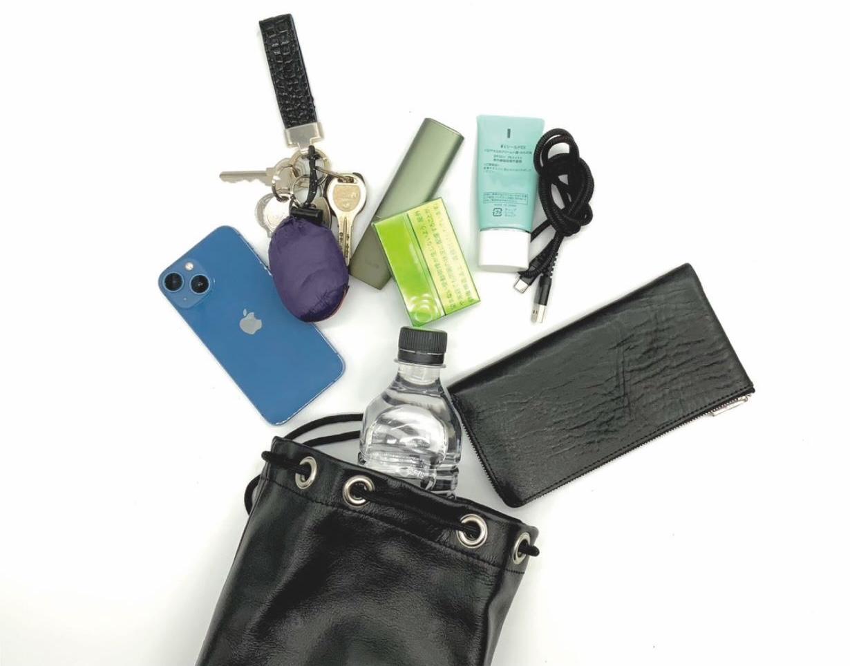 この形のバッグが意外に使える。荷物をコンパクトに持ち運べて、機能性