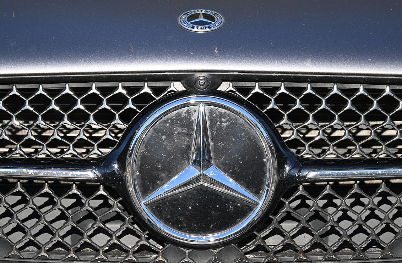 メルセデスはなぜ“ロゴだらけ”になったのか。「高級」への最適化が生ん