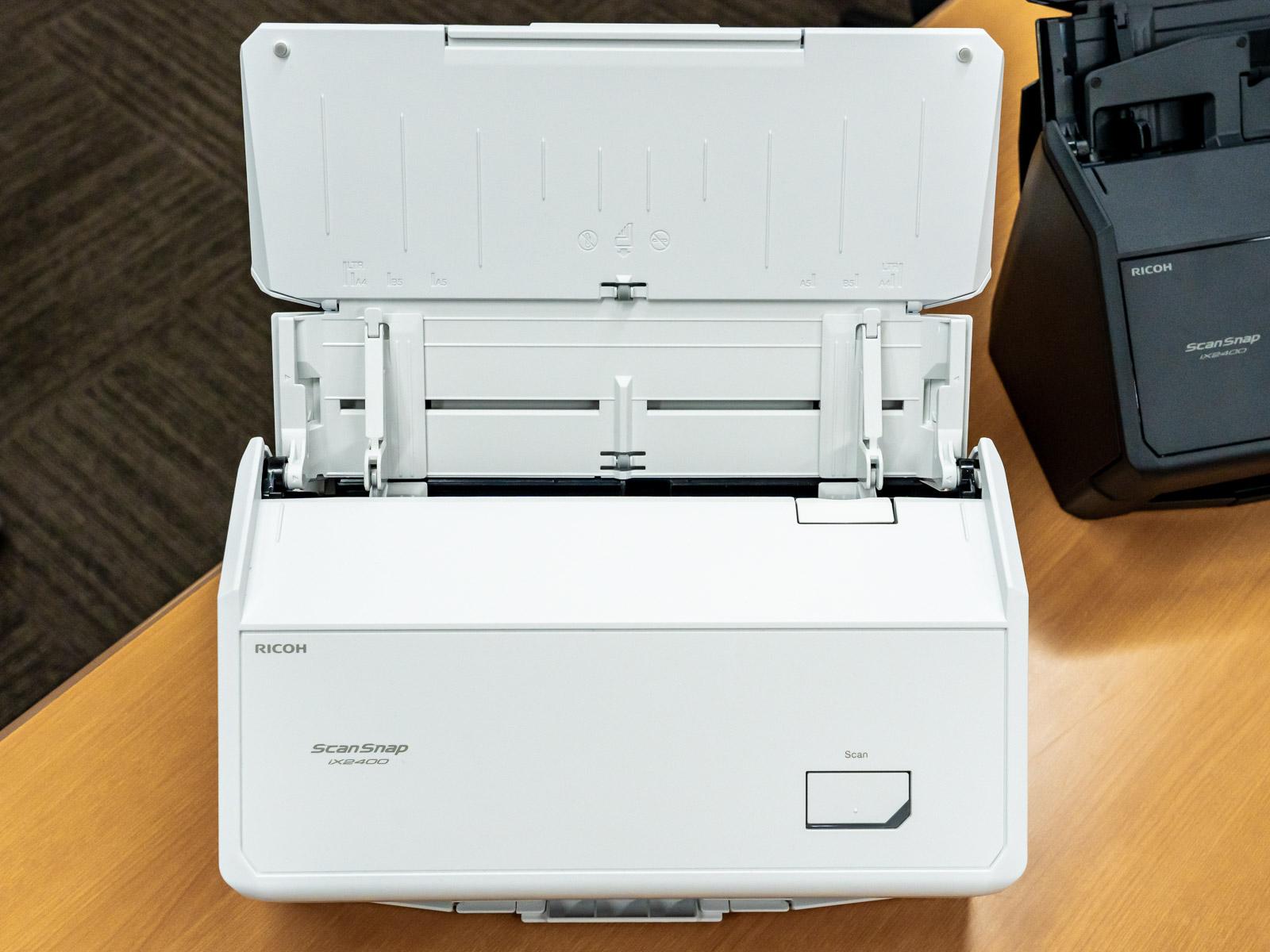 PFU新機種「ScanSnap iX2400」はUSB専用で4万円台。上位機の機能を