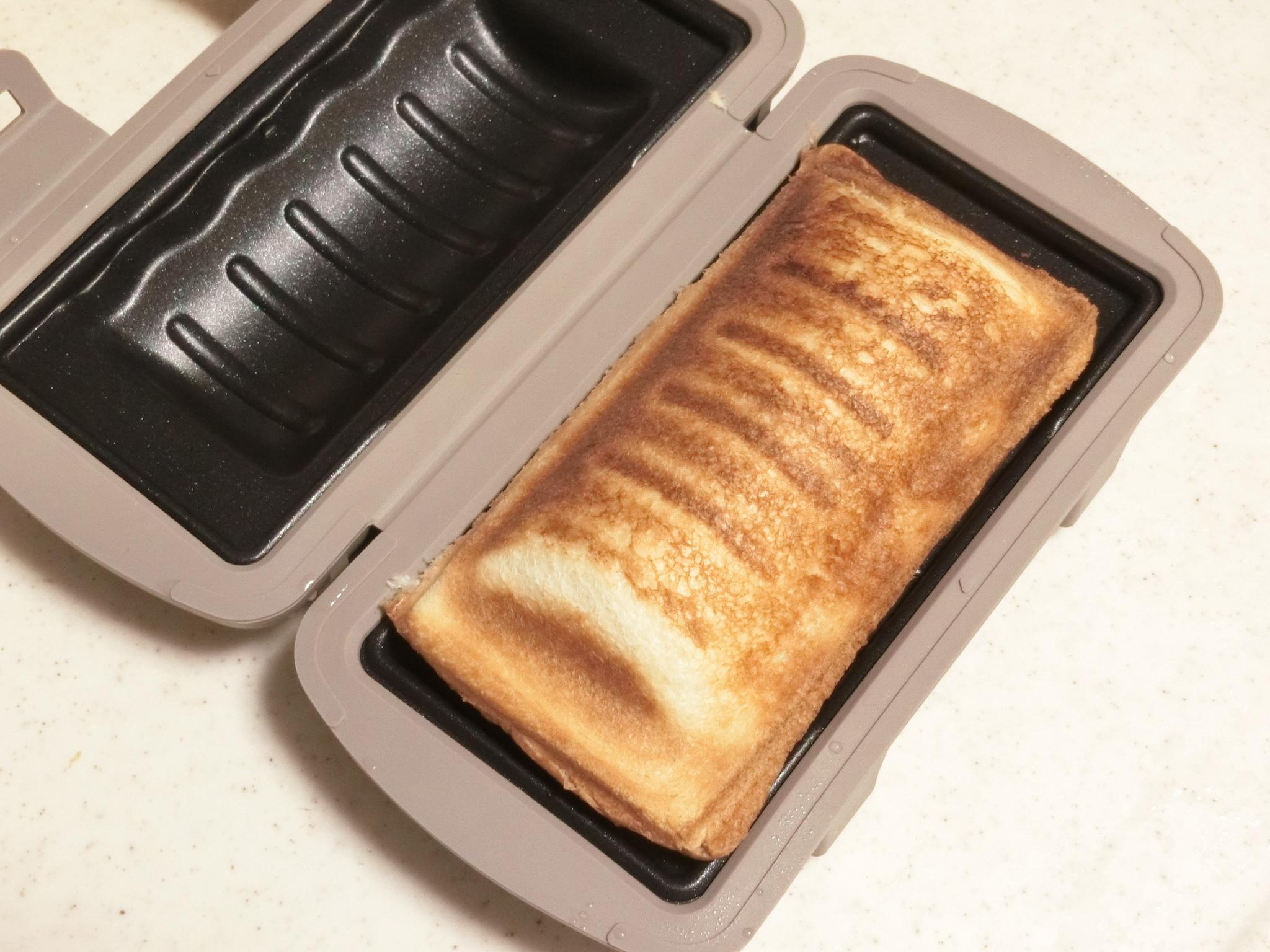 食パン1枚・レンチンだけでホットサンドが完成。スリーコインズの