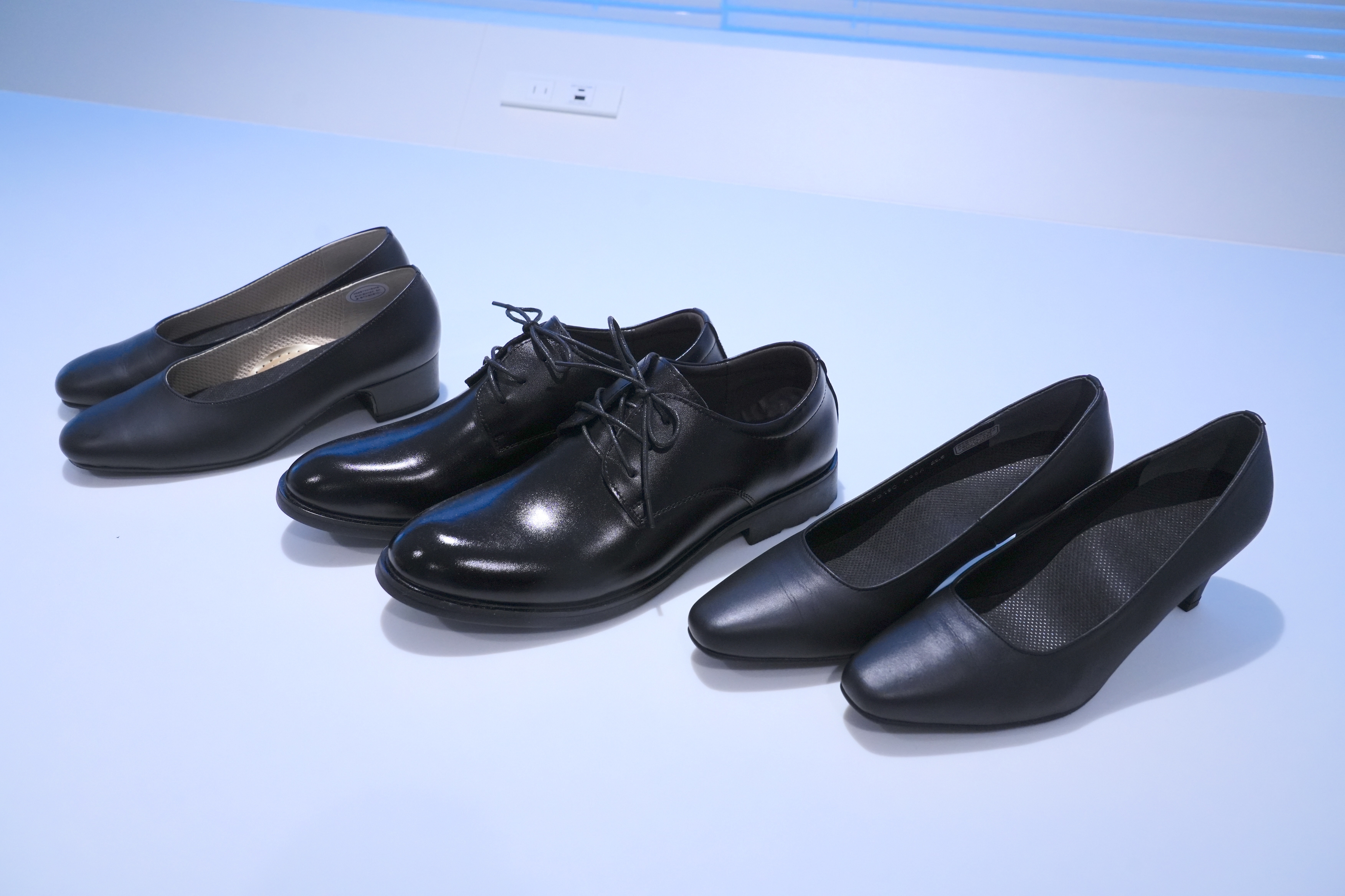 JALも乗務員に「スニーカー」解禁。“働く足の開放”波及でヒール規定