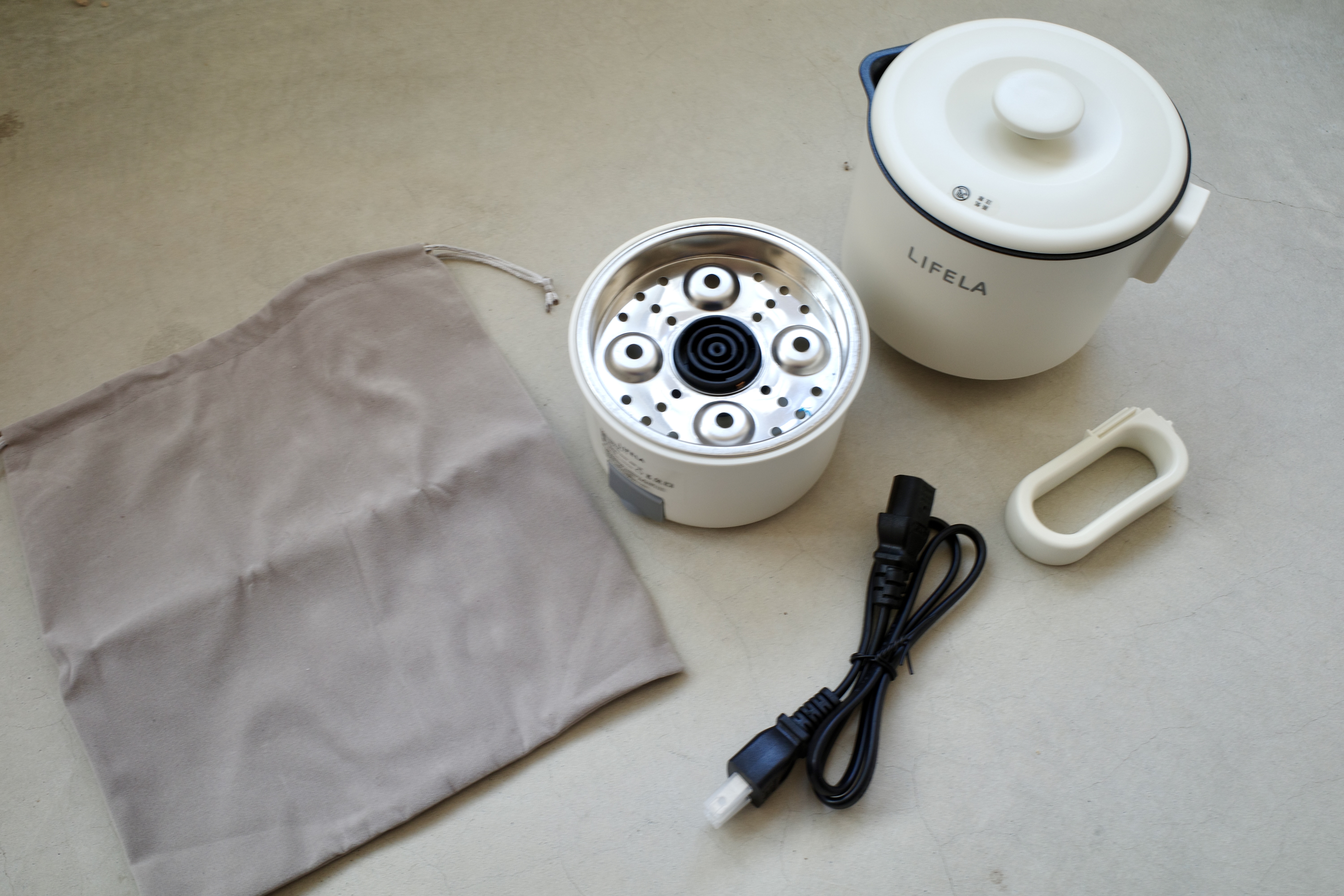 鍋やおでん、低温調理etc. 料理の幅がグンと広がる電気ケトル。ボタン