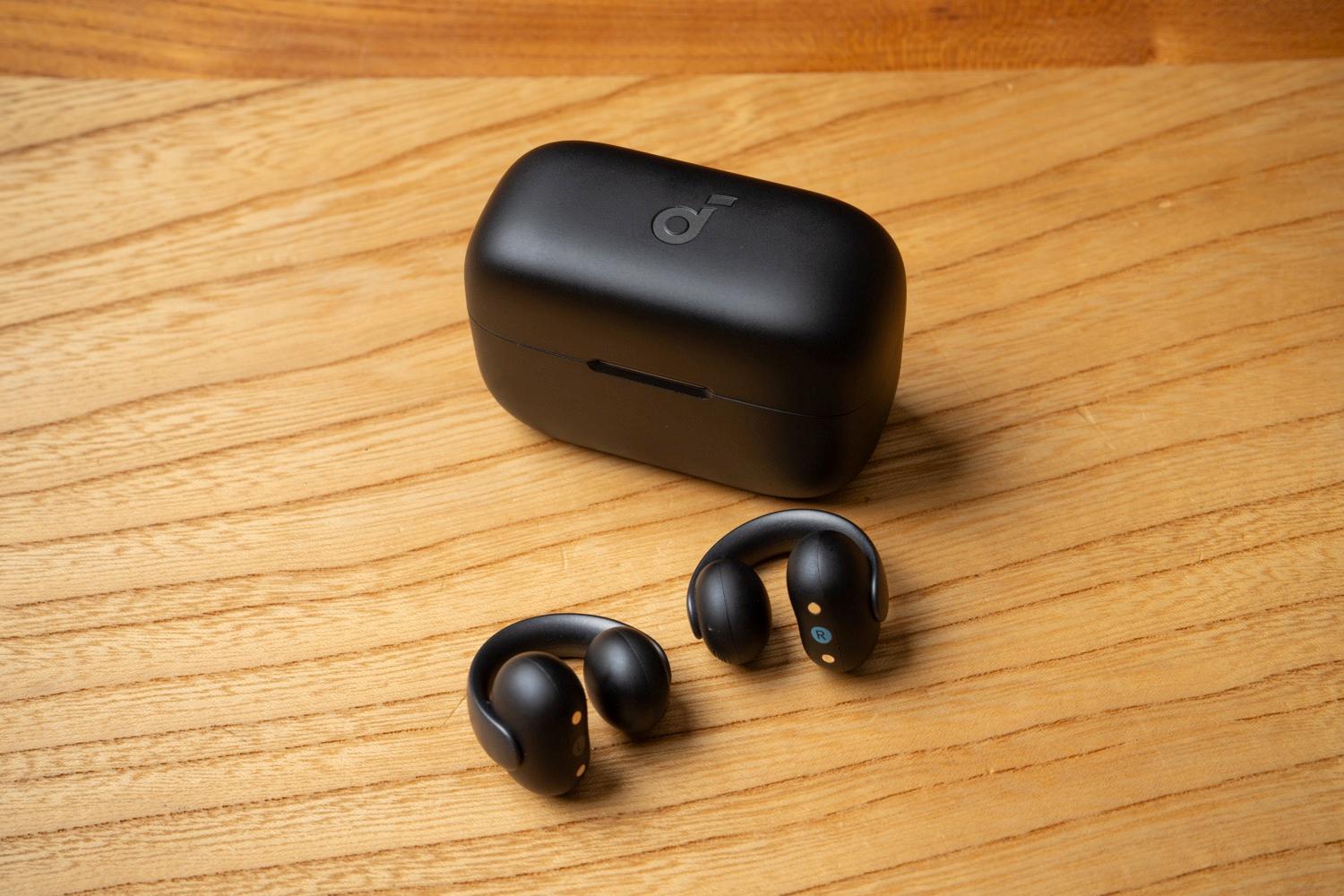 ながら聴きイヤホン王者決定戦」勝手に開催。イヤーフックとイヤーカフ