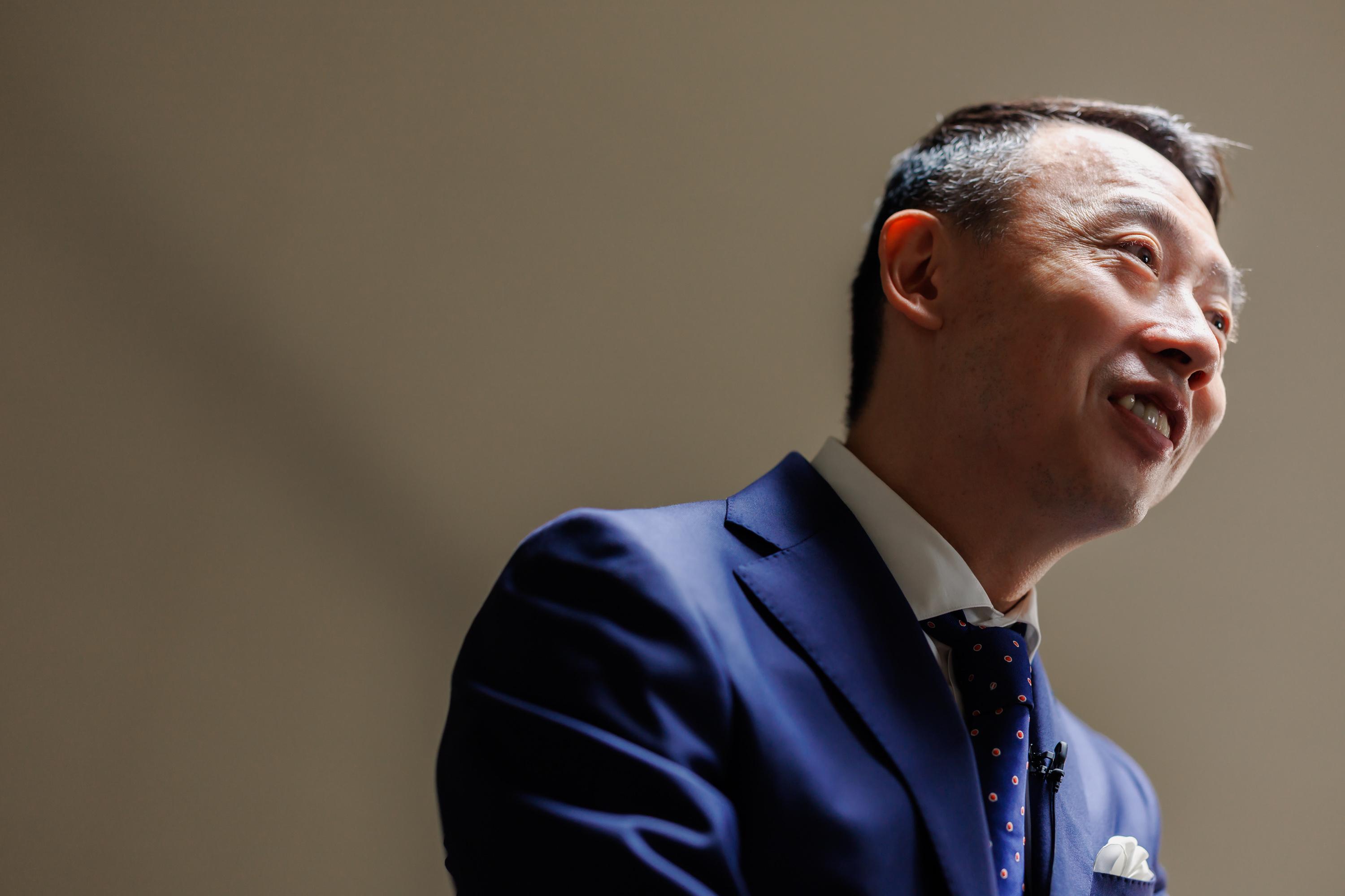 実家が倒産、父親が蒸発——壮絶な過去を乗り越え、沖縄で1000人規模の