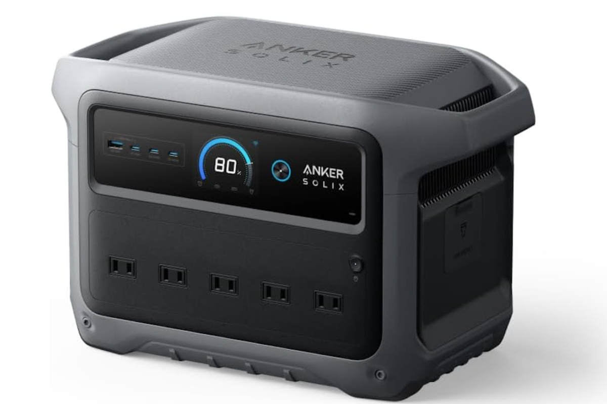 10年使えるAnker製。コンパクトなのにパワフルなポータブル電源