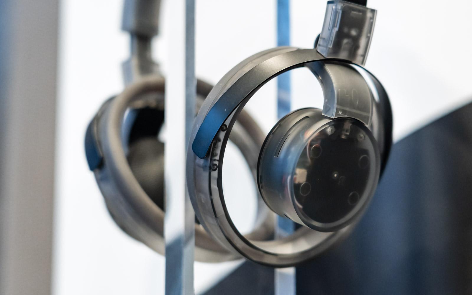 NTT独自技術の耳をふさがないヘッドホン「nwm ONE」に新色。「ながら