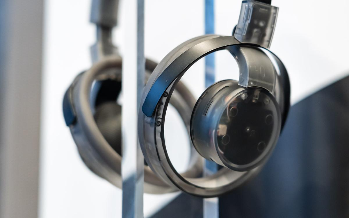 NTT独自技術の耳をふさがないヘッドホン「nwm ONE」に新色。「ながら 