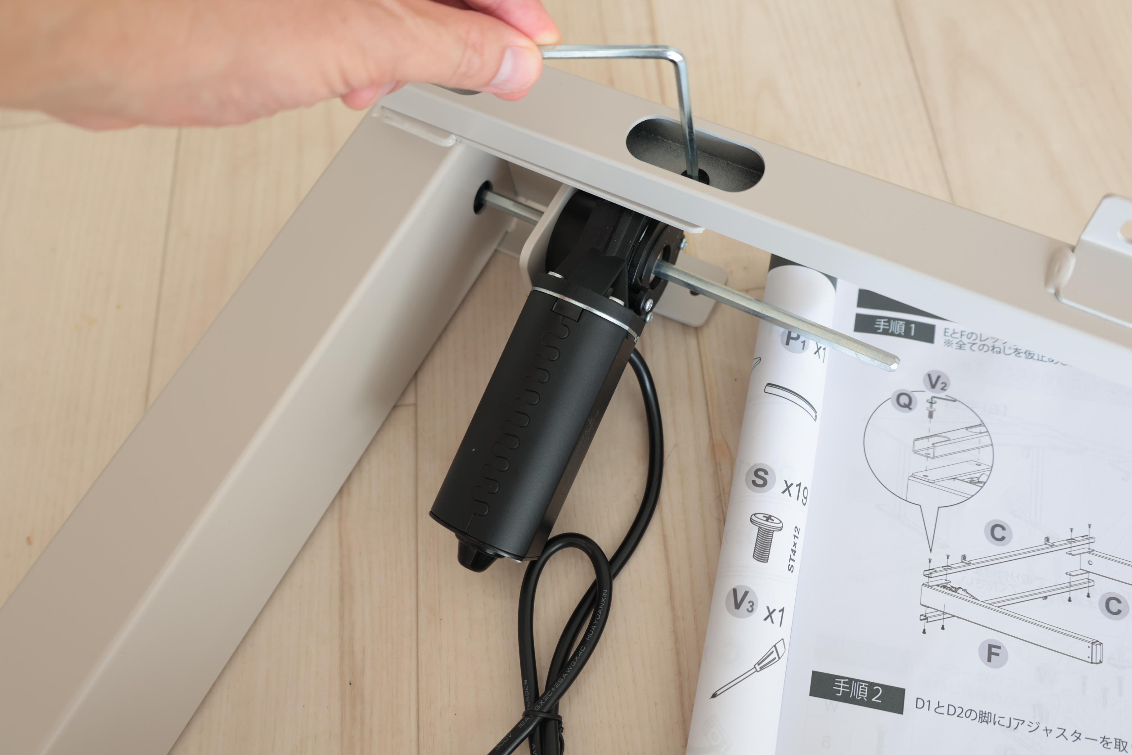 広々L字で1万円台？タンスのゲンの「電動昇降デスク」は、想像以上に気