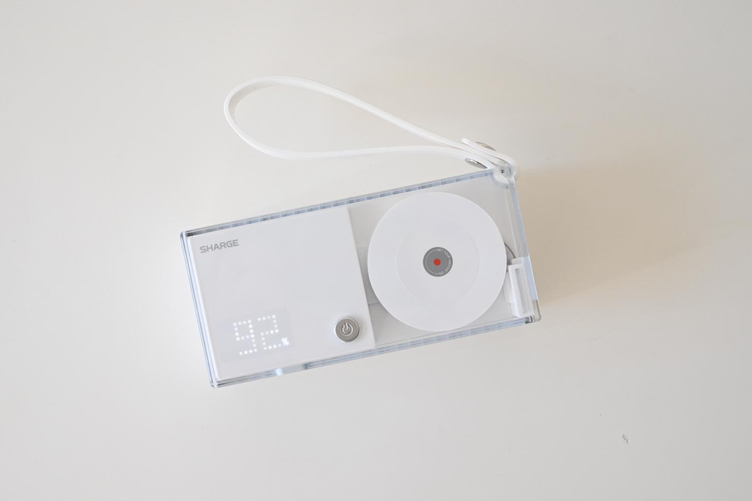 美しい透明ボディで「三刀流」ハイスペックは反則級。スマホ充電はコレ