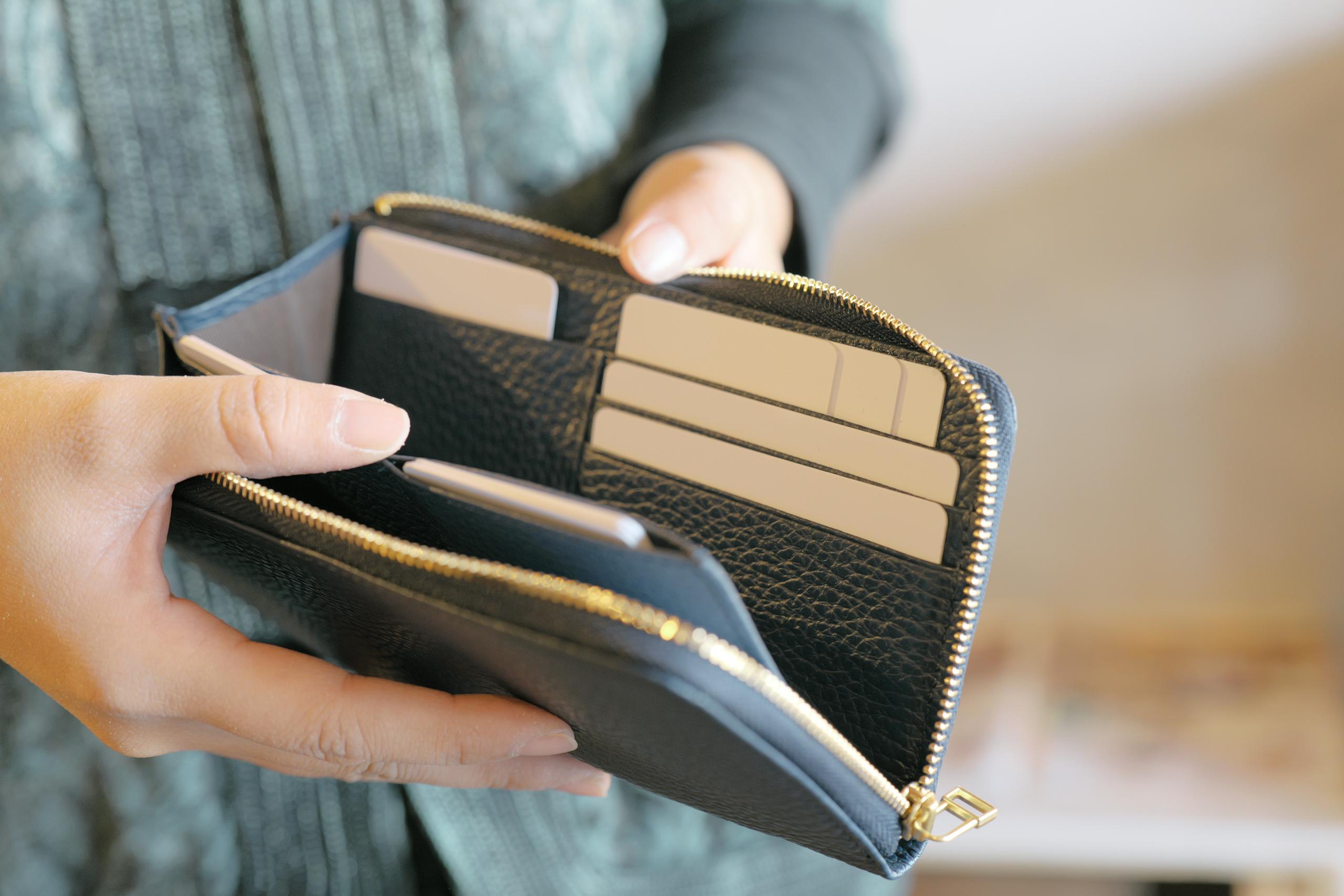 財布を小さくしたい、でもカードは減らせない。そんな矛盾を叶えて