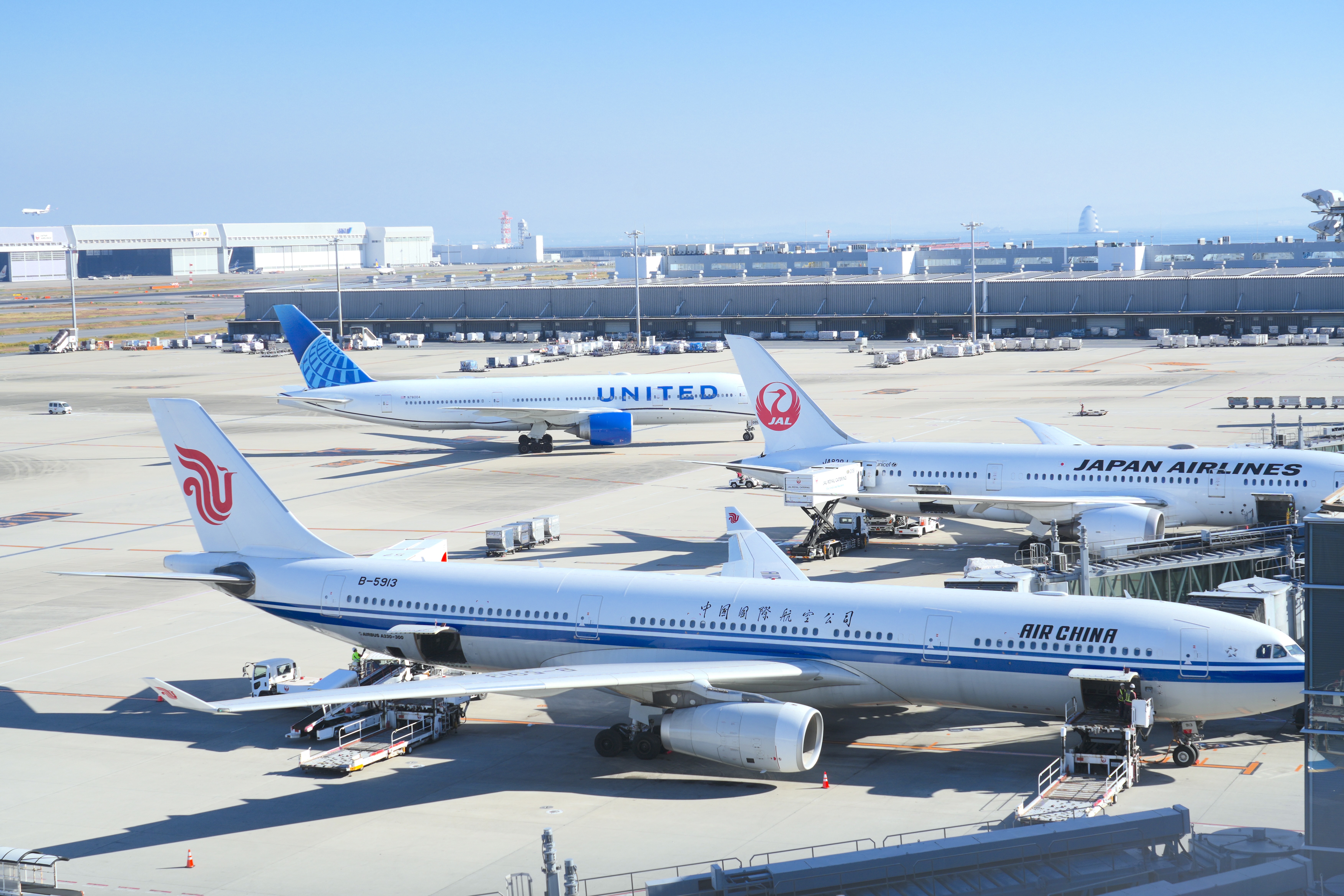 中国人観光客“一斉キャンセル”騒動。成田空港「減便は1割」も購買力