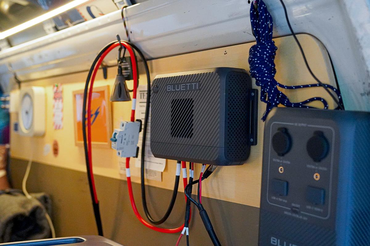 通勤、ドライブで電気捨ててない？車に「Charger 2」を載せたら、電源 