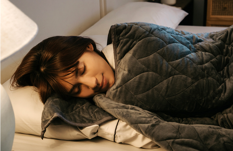 掛け布団はあえて重くする時代。最大8kgの重力ブランケットで睡眠