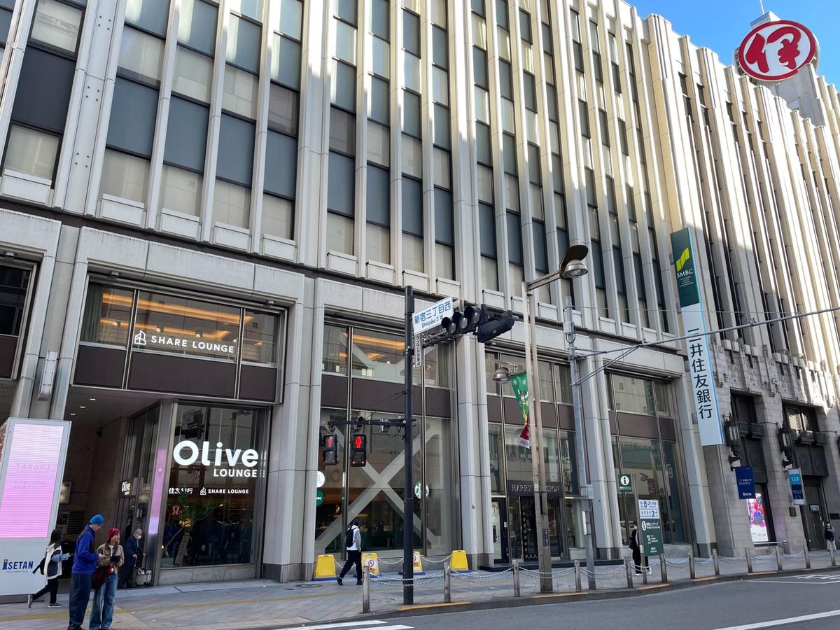 三井住友銀行「Olive LOUNGE」、新宿に10店目。“用事がなくても立ち寄る銀行”は定着するか | Business Insider Japan