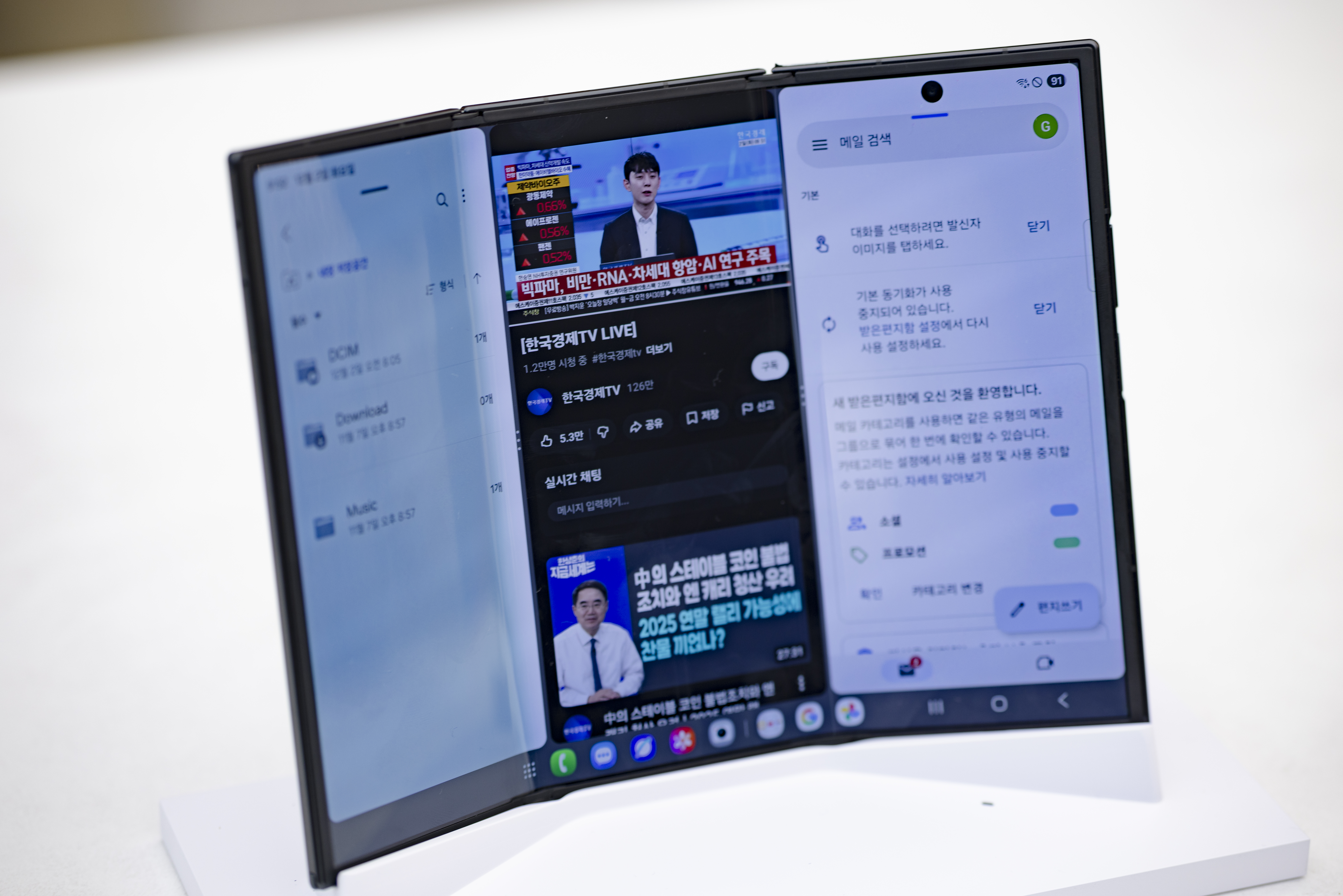 中韓リードする折りたたみスマホ、iPhone参戦で2026年に新局面へ。生成 