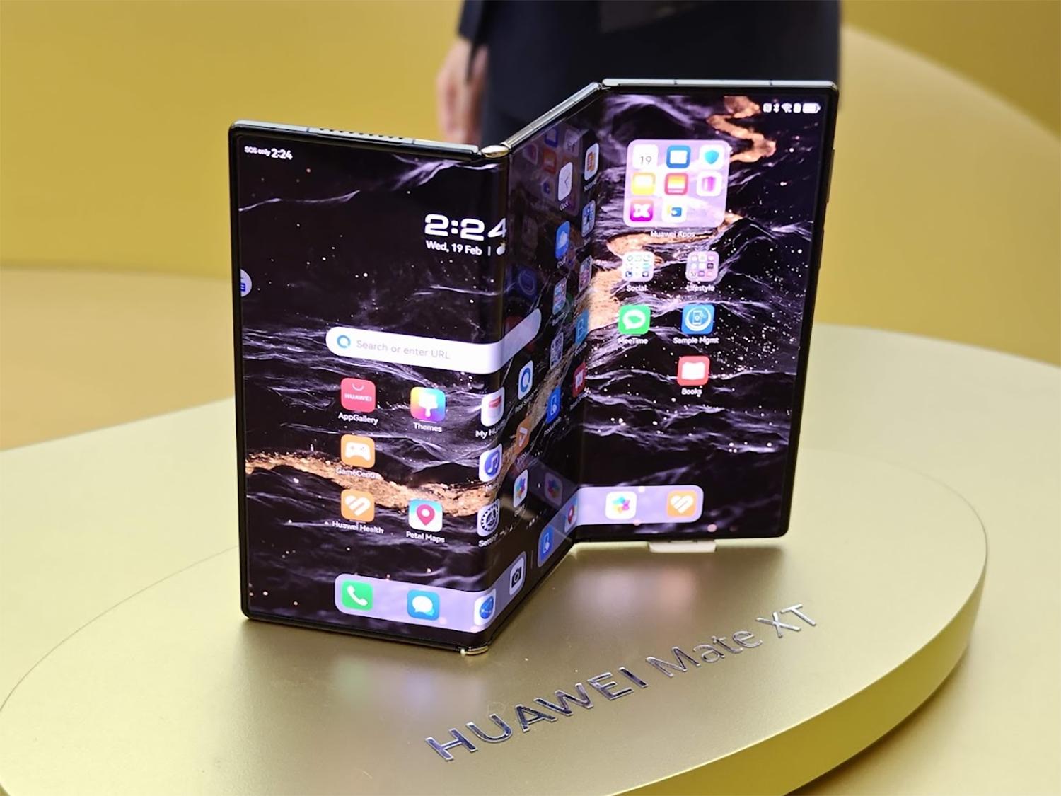 サムスン初の三つ折り機「Galaxy Z TriFold」の裏にアップルの影