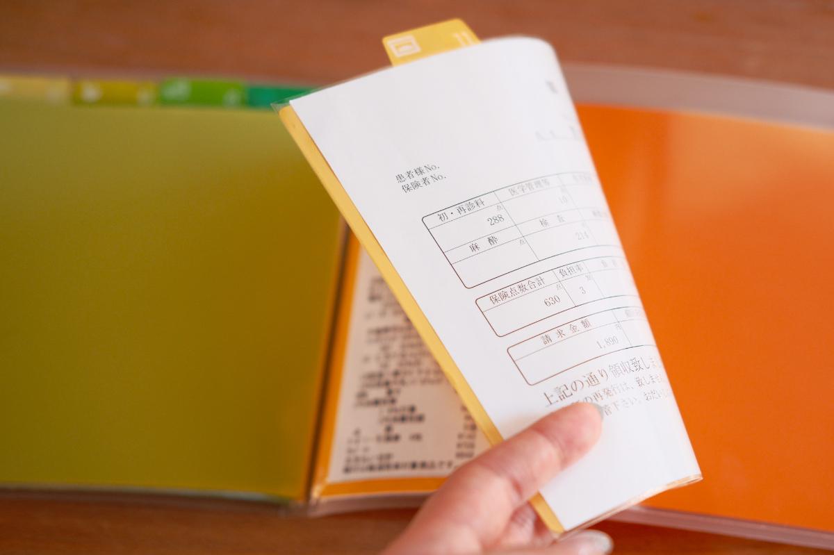 レシートも領収書も紛失ゼロ。A5サイズの月別ファイルで、苦手な家計
