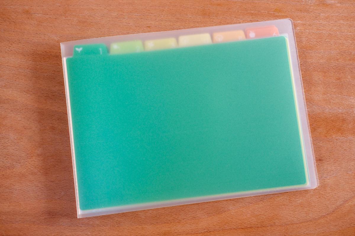 レシートも領収書も紛失ゼロ。A5サイズの月別ファイルで、苦手な家計