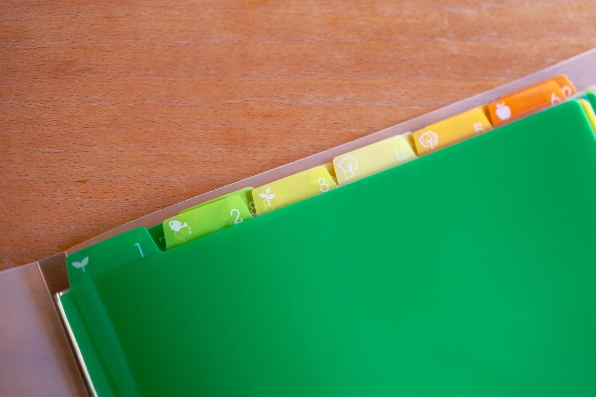 レシートも領収書も紛失ゼロ。A5サイズの月別ファイルで、苦手な家計