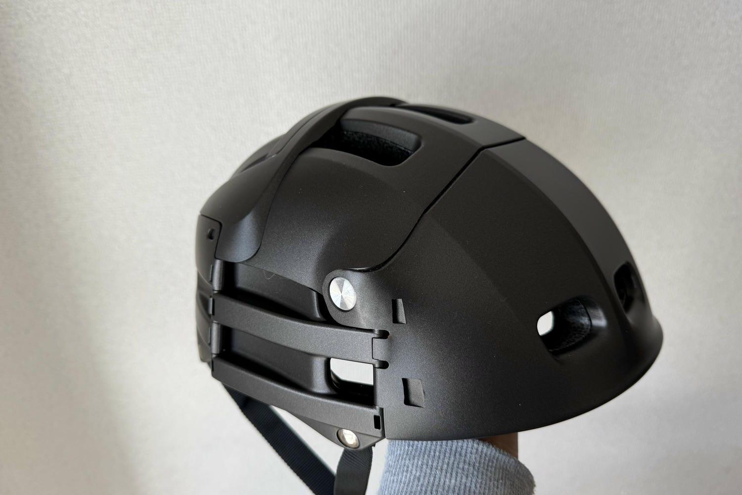 手のひらサイズまで縮むヘルメット。 | ライフハッカー・ジャパン