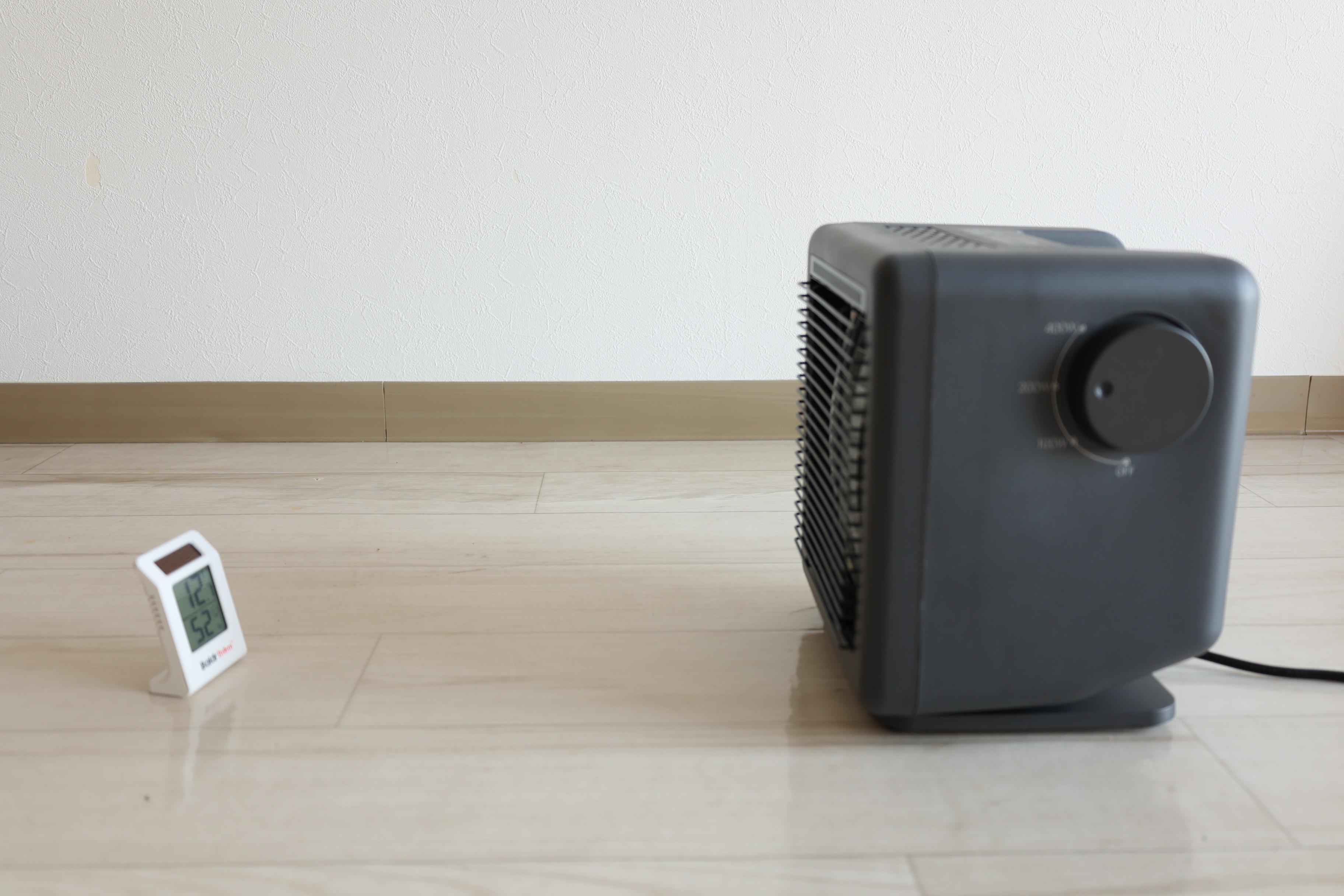 低電力・小型ながらしっかり足元が暖まる！ニトリの「リフレクト