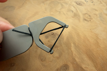 デンタルフロスは使いにくい&hellip;を解消。このチタン製ハンドルがあればもう磨き残しなし