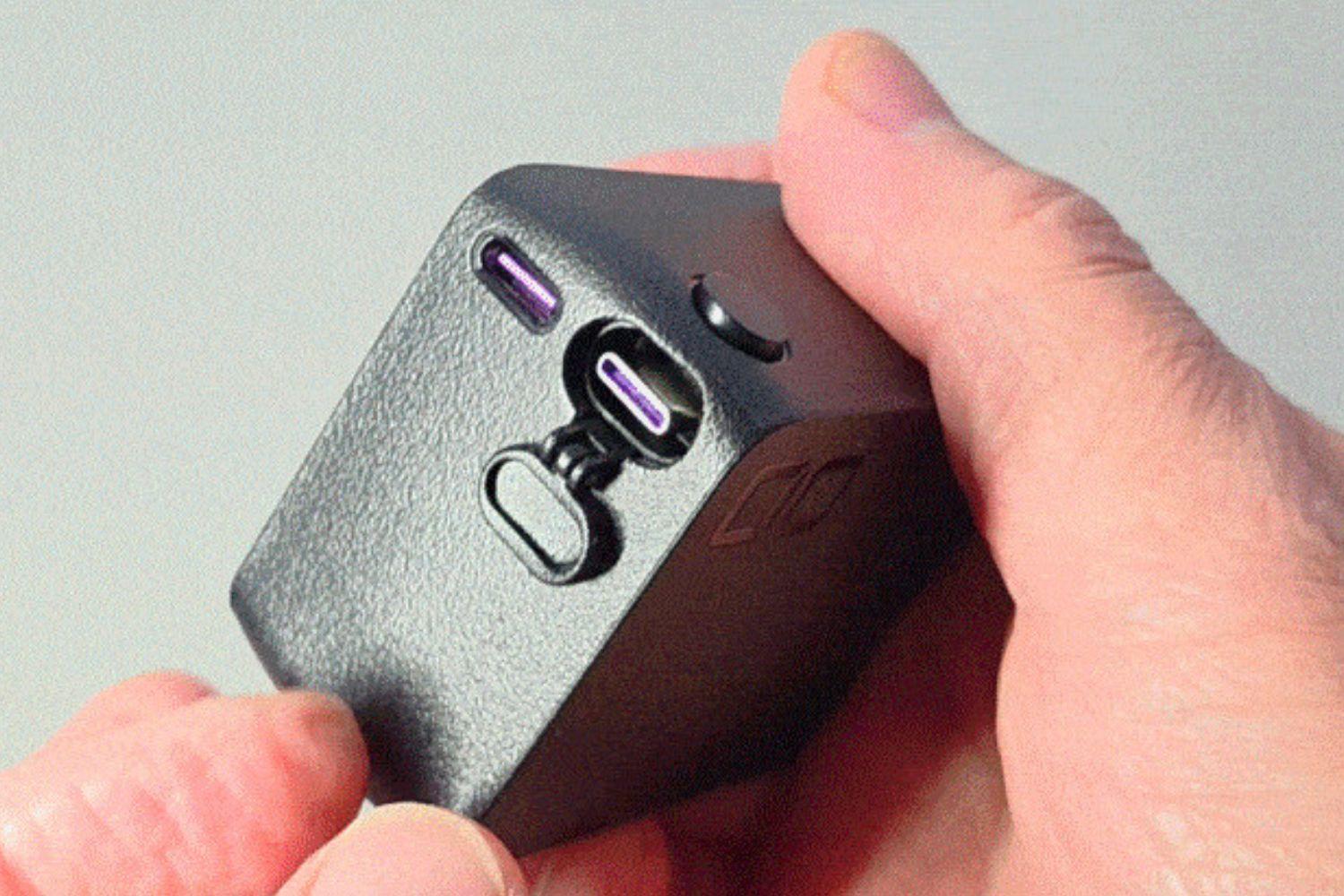 充電器の進化系は、シャッターで「ケーブルを完全格納」。クレバーな上