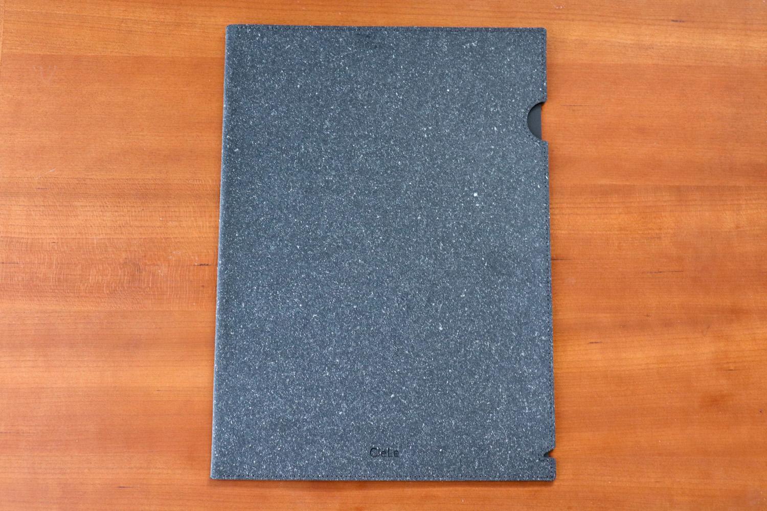 見られたくない書類」をまとめて隠せる安心感。外出先でも書類を雑に