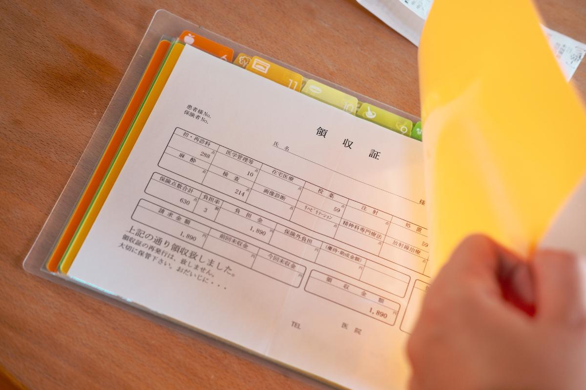 レシートも領収書も紛失ゼロ。A5サイズの月別ファイルで、苦手な家計