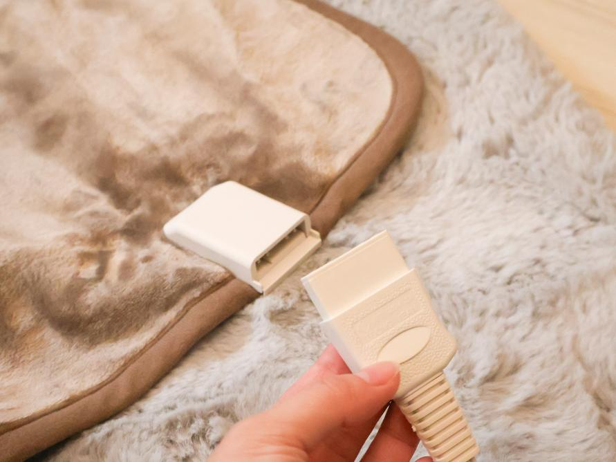 電気毛布とホットカーペットの「ちょうど中間」。無印良品のこれが