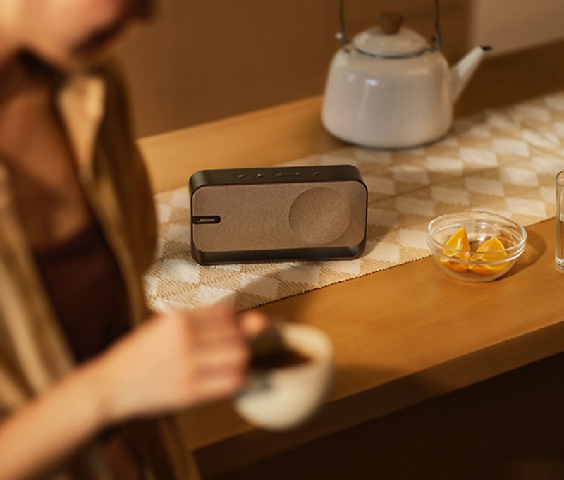 インテリアに馴染む、極上の音！ボーズの重低音スピーカーが2万円台で