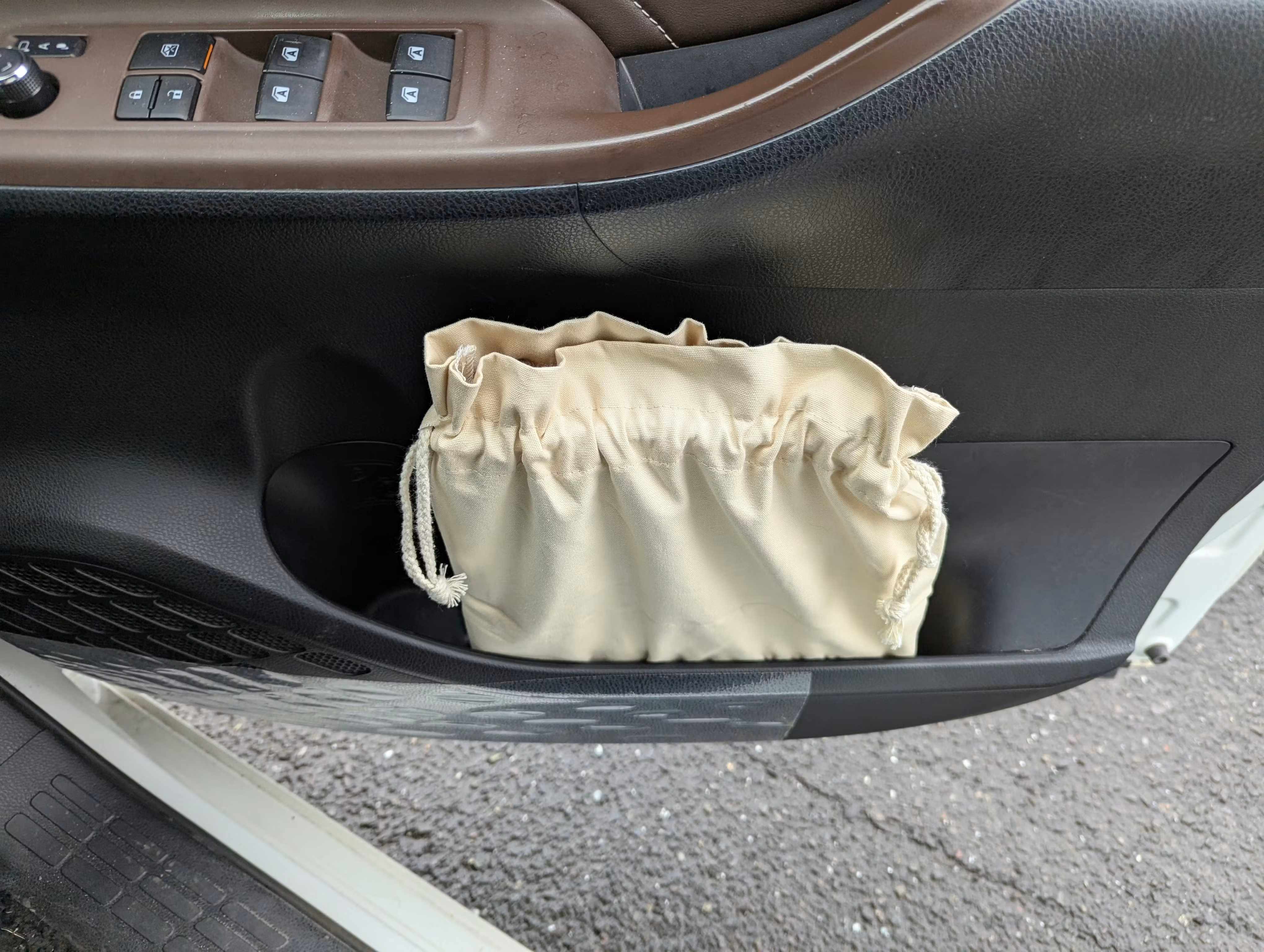 車内での1人時間を充実させるコツは「折りたたみデスク」だった