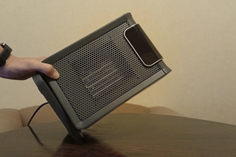 「脱衣所が寒い問題」ついに解決。数秒で温風が出るAmazonベーシックの小型ヒーターが快適すぎた