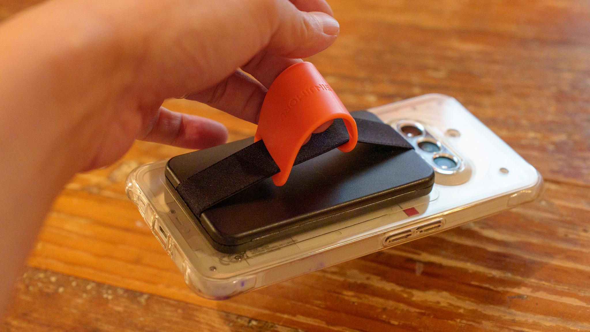 リング付きケースの弱点を取っ払った背面アクセサリー。お財布的にも