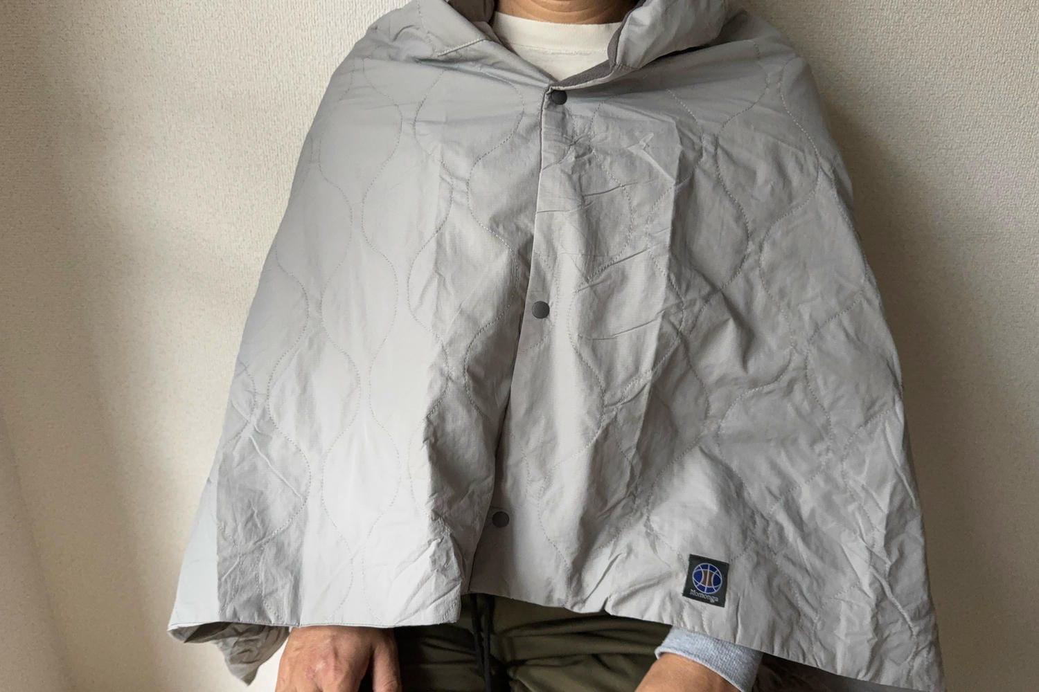 旅行や出張の相棒に。UVカットと寝顔隠しフードを内蔵した進化系