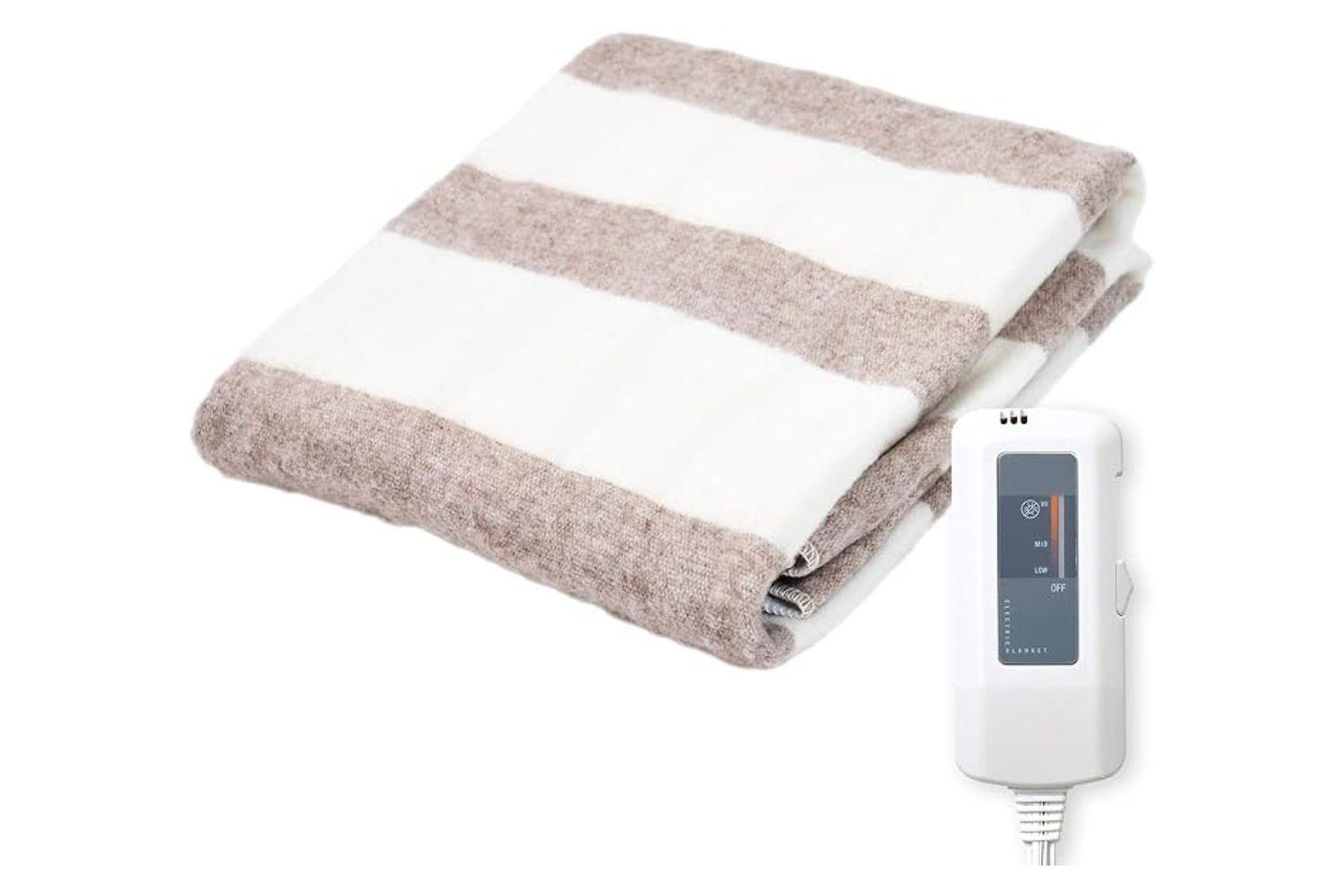 エアコン代が高すぎる人へ。電気毛布に変えたら1時間の光熱費が1円以下